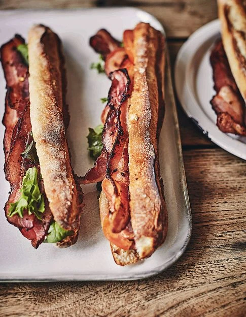 BLT Sandwich (Bacon, Lettuce, Tomato)